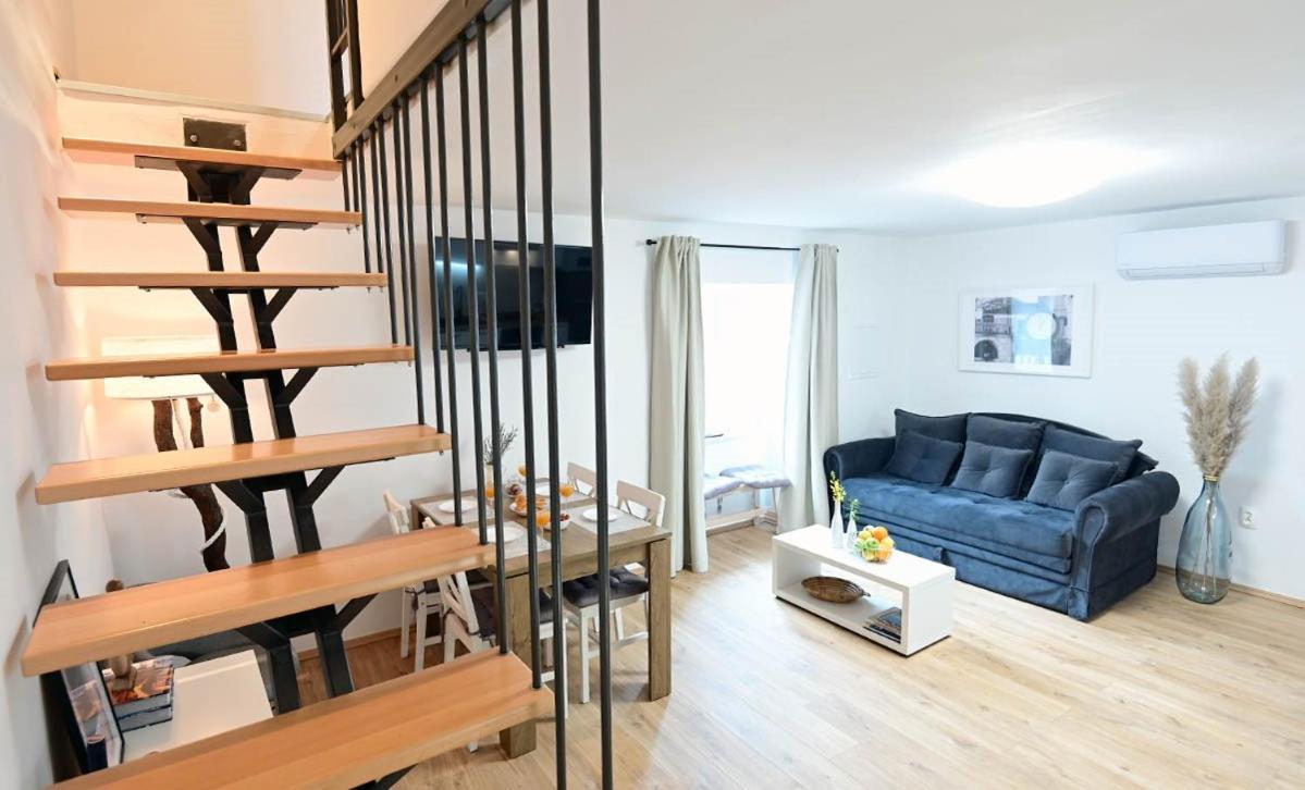 Apartment D & Studio L Dobrinj Bagian luar foto