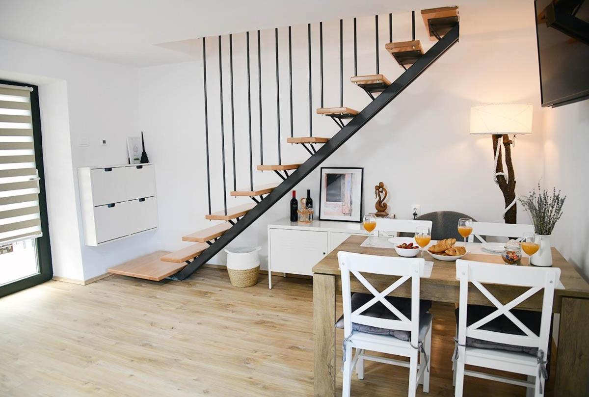 Apartment D & Studio L Dobrinj Bagian luar foto