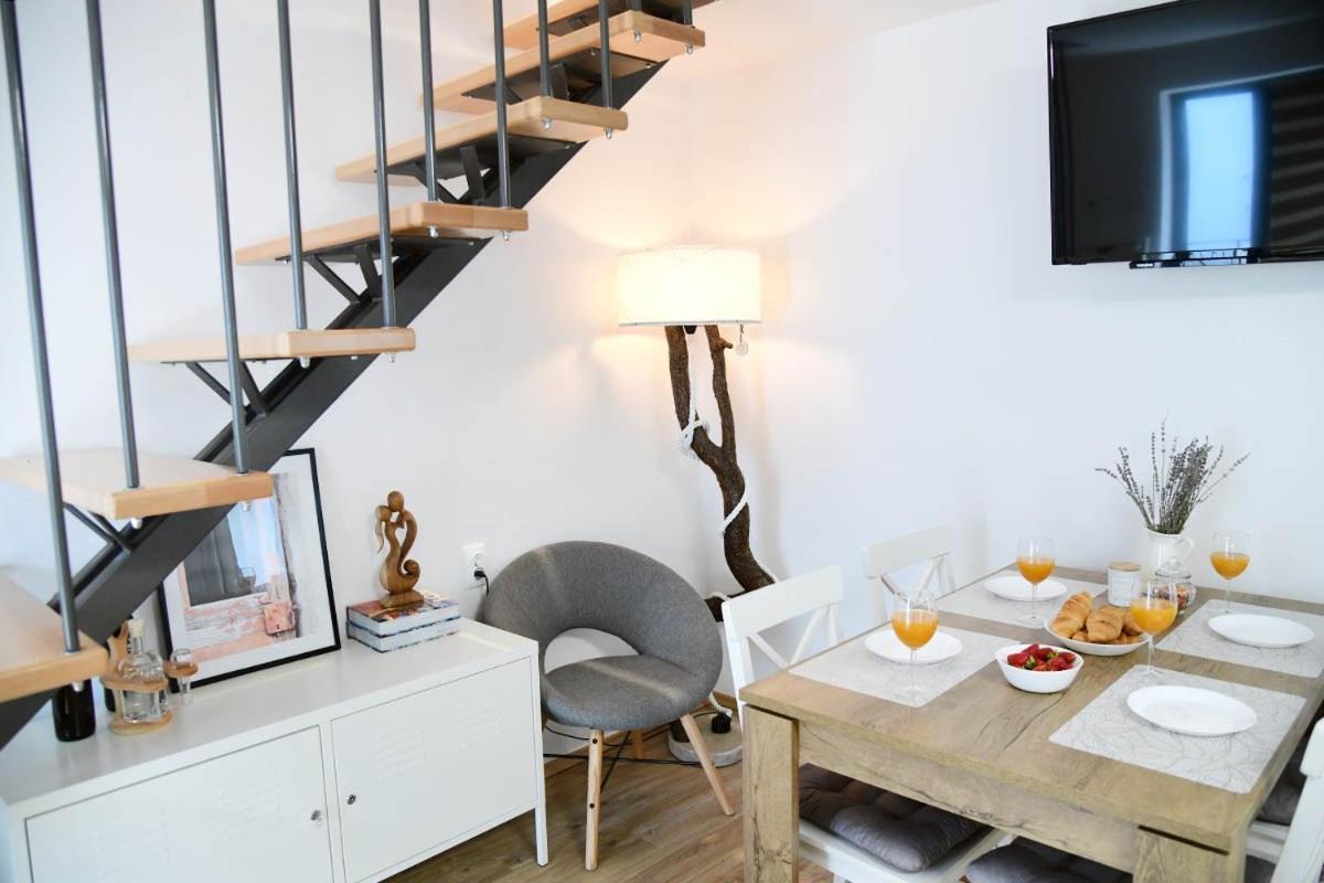 Apartment D & Studio L Dobrinj Bagian luar foto