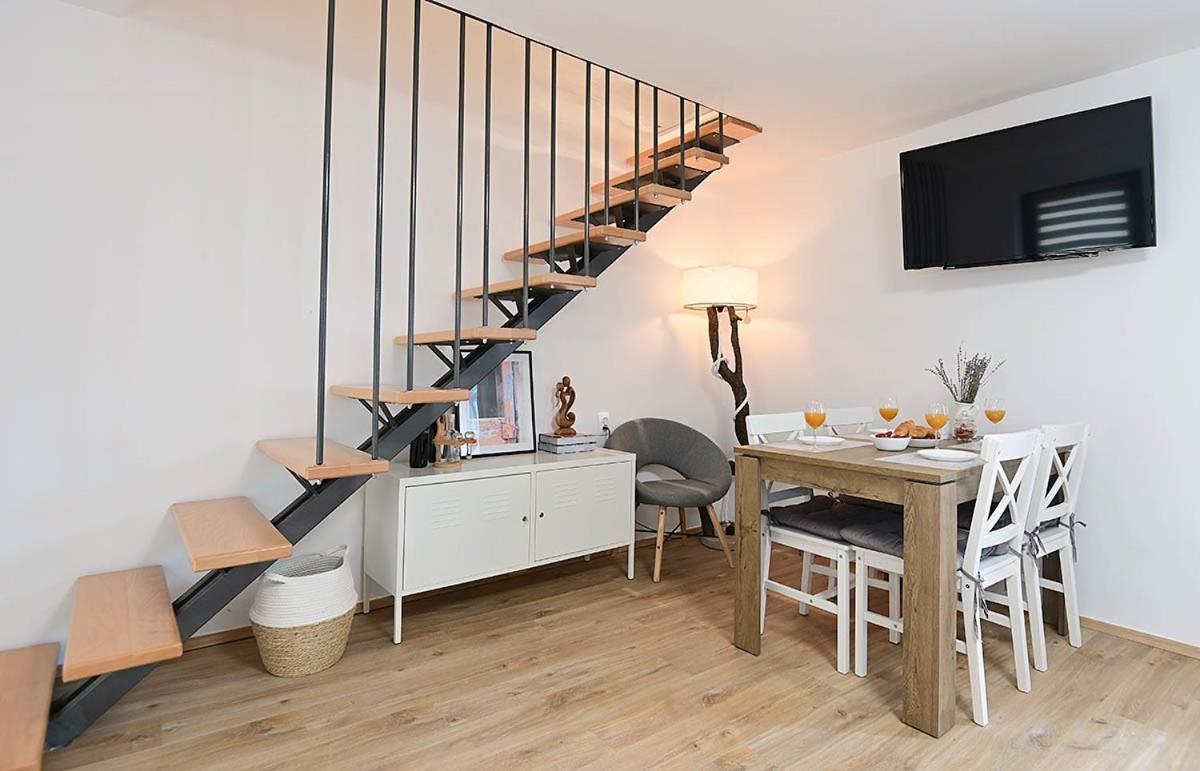 Apartment D & Studio L Dobrinj Bagian luar foto