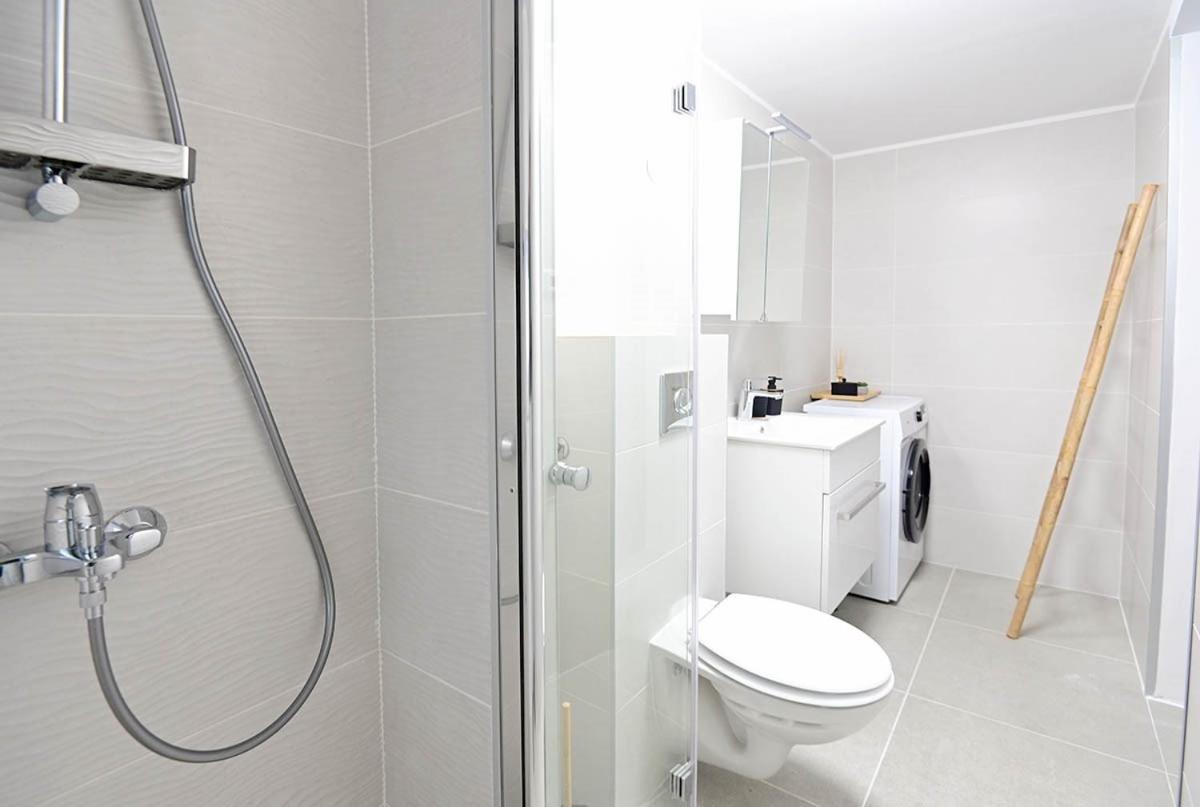 Apartment D & Studio L Dobrinj Bagian luar foto