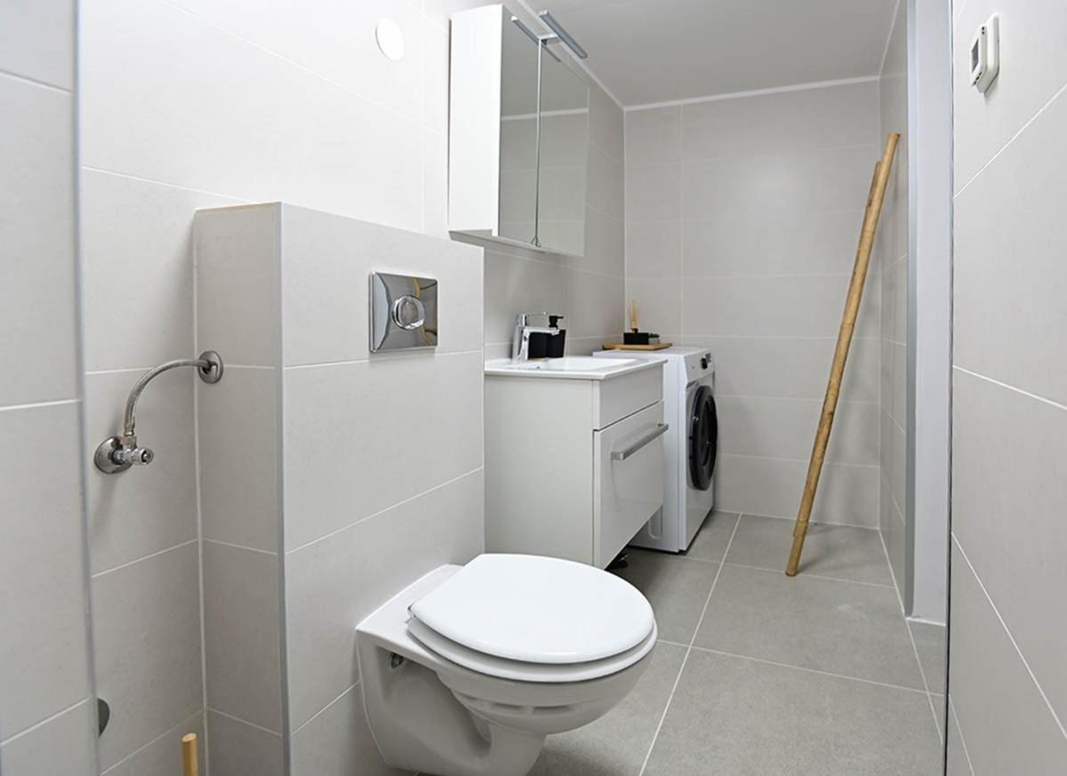 Apartment D & Studio L Dobrinj Bagian luar foto